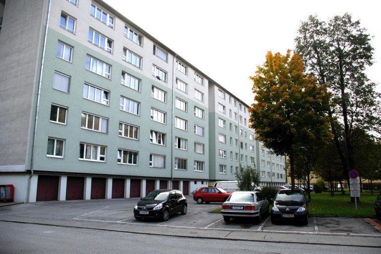 Gebäude II